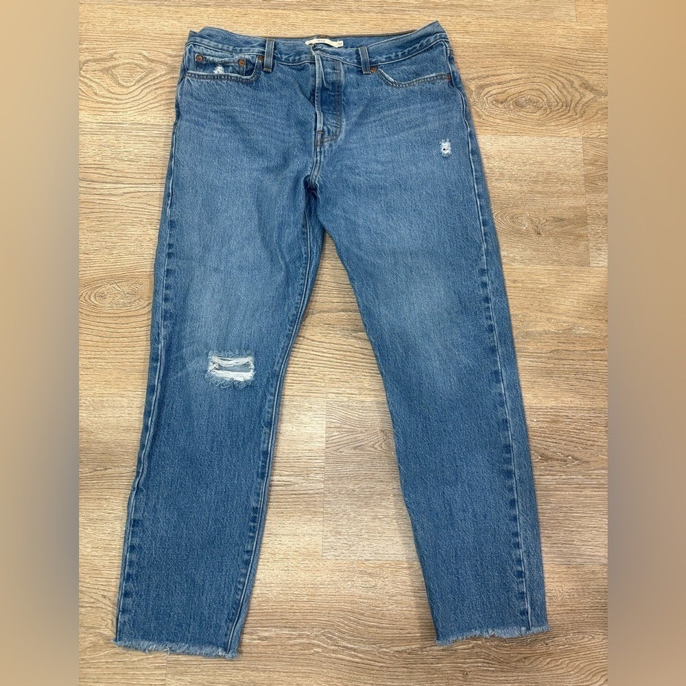 Levi's Premium Wedgie Fit Jeans Women's W32 L27 High Rise Straight Distressed